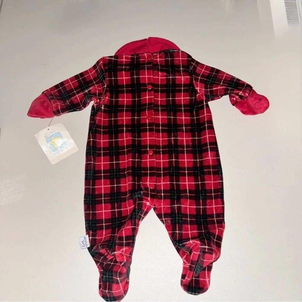 NWT First Moments My First Christmas Baby Velour Footie Sleeper Plaid Red 0-3